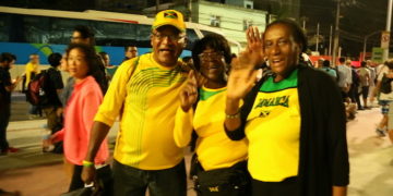 Abraçados por Bolt, ex-atletas da Jamaica exaltam apoio da torcida brasileira