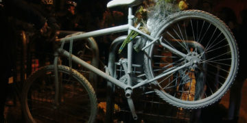 GALERIA: Ghost-bike pela lembrança da modelo atropelada em SP
