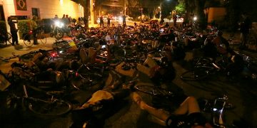 SP: Ciclistas protestam na casa de João Doria por manutenção das ciclovias
