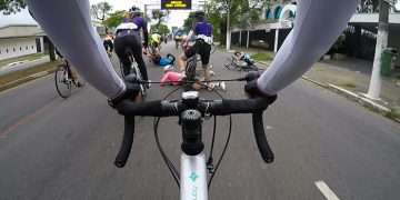 Veja a queda das ciclistas na Criterium da Shimano Fest