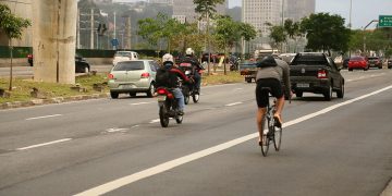 Ciclistas e pedestres pressionam MP contra aumento de velocidades nas marginais