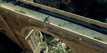 Bike Trial: Em nova equipe, Vittorio Brumotti mostra suas habilidades em vídeo