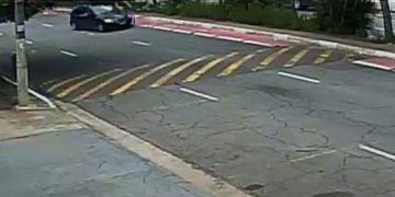 Motorista joga carro e atropela ciclista de propósito em SP