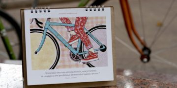 Artista plástica se inspira nos pés e pedais para criar calendário ciclístico