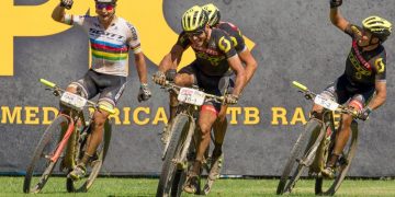 Apoiados por campeão olímpico, estreantes conquistam a quarta etapa da Cape Epic