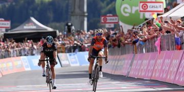 100º Giro d’Italia: Em prova alucinante, líder passa mal e disputa pela maglia rosa está em aberto