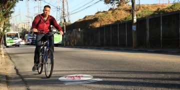 SP: Prefeitura alega falta de verba e ciclistas “doam” ciclorrota na periferia