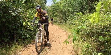 Trilha de Mountainbike às margens do Rio Solimões, em Manaus