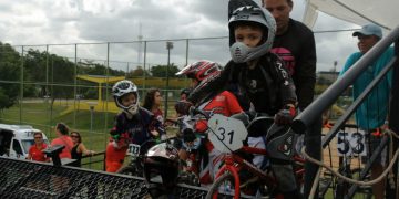 Em Recife, pista de Bicicross incentiva crianças no esporte