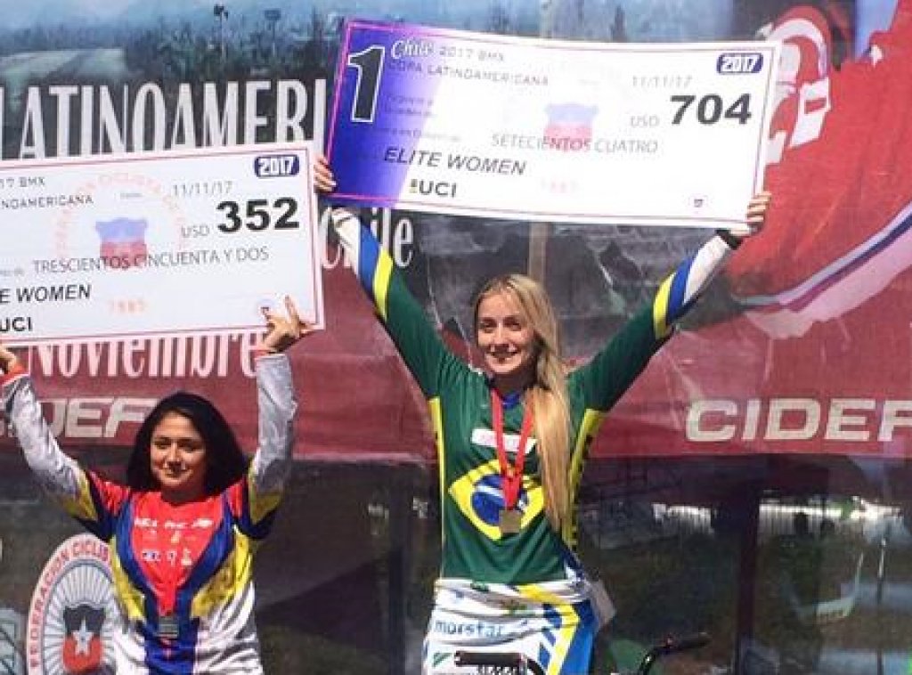 Priscilla Stevaux é campeã das duas disputas da Copa Latino-Americana de BMX Racing no Chile / © Divulgação