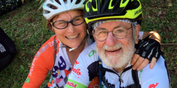 Galáctico de 80 anos deixa ciclistas comendo poeira na travessia da Serra do Trabiju