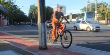 No Dia de Bike ao Trabalho, Ciclovida realiza contagem de ciclistas em Fortaleza (CE)