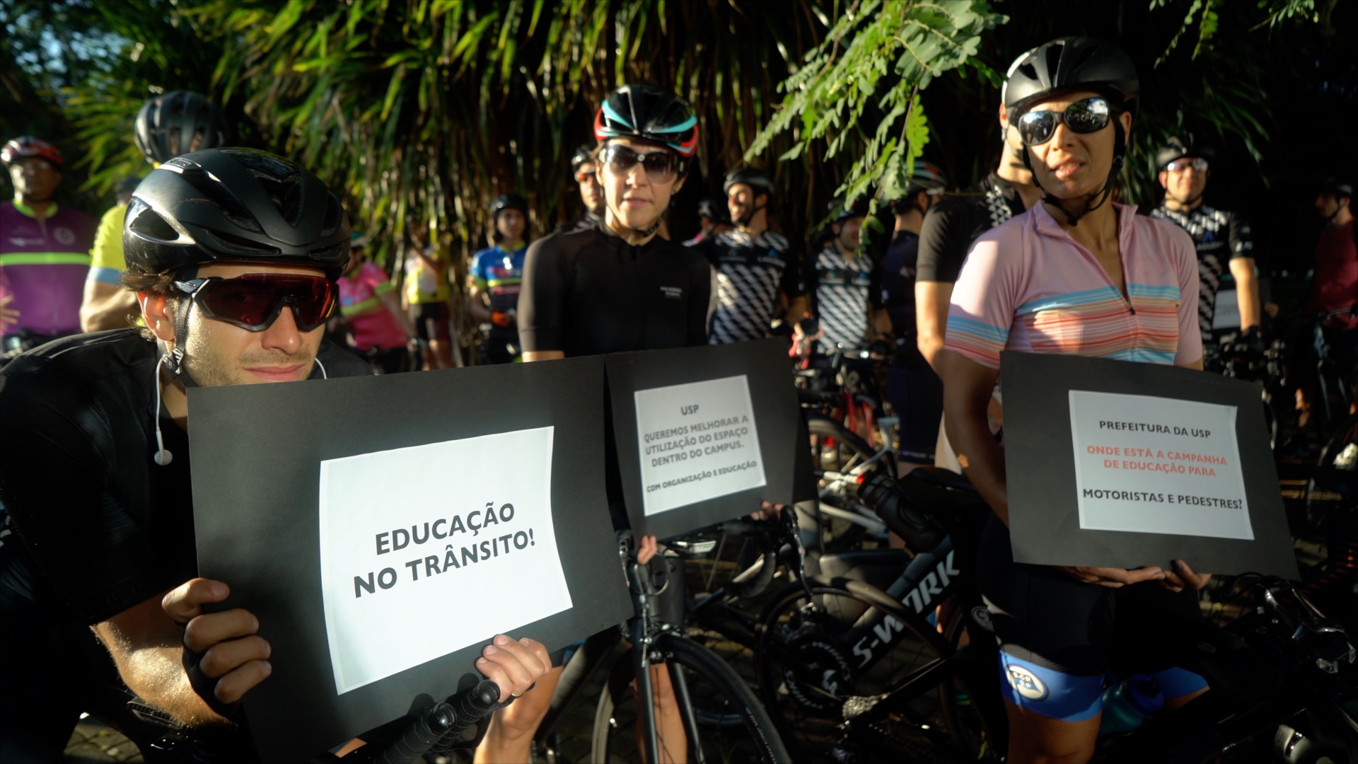 Ciclistam protestam por mais espaço na USP
